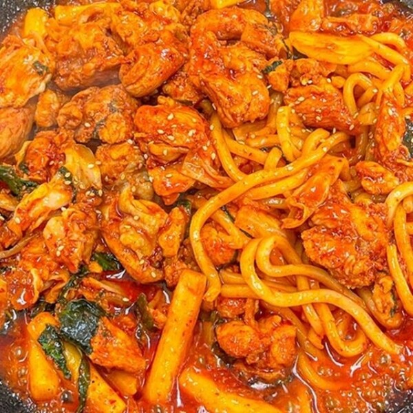 우주스토어,[30년전통] 춘천식 매콤달콤 인생닭갈비 대용량 700g X 2팩