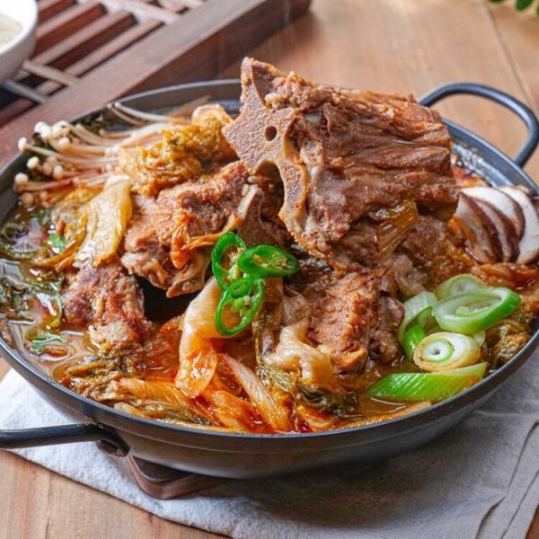 우주스토어,[맛있는집밥] 대용량 얼큰 우거지감자탕 1.6kg (830g x 2팩)